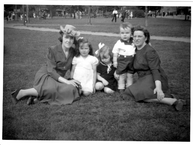 cathy creighton & daughter Mum Mary David 1942-42
