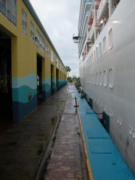 Img2003-11-30 Docked in Panama