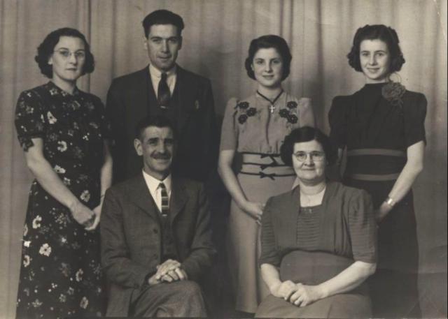 The Sumners Randys mum on right grandfather & mum in center