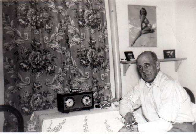 Dave Anderson3 in dorm room Deep River circa 1953-54