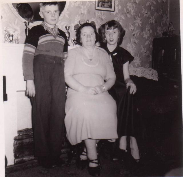 Dave3, Jeannie & Mary Anderson Verdun 1953