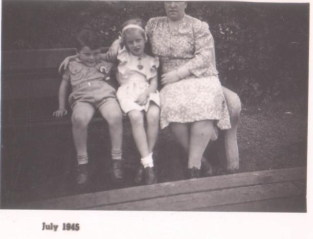 dave4, Mary & Jeannie Anderson 1945