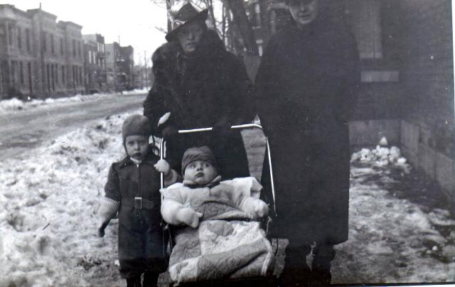Mary, David4 & Jaennie Anderson 1942 Bessie Furlong