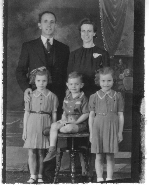George & Isobel, Malcolm, Helen, Betty approx 1942-43