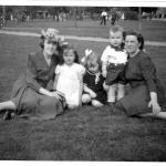 cathy creighton & daughter Mum Mary David 1942-42