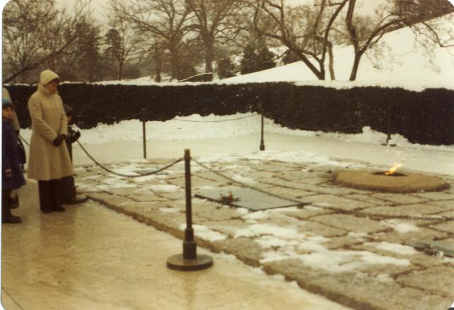 Charlene Andrew david at JFK grave Arlington 1978